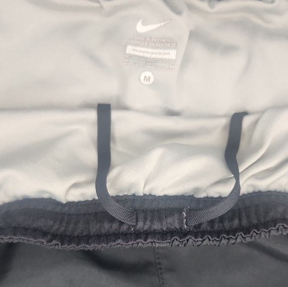 Nike Women's Black Athletic Shorts With Lining Size Medium - Picture 2 of 3